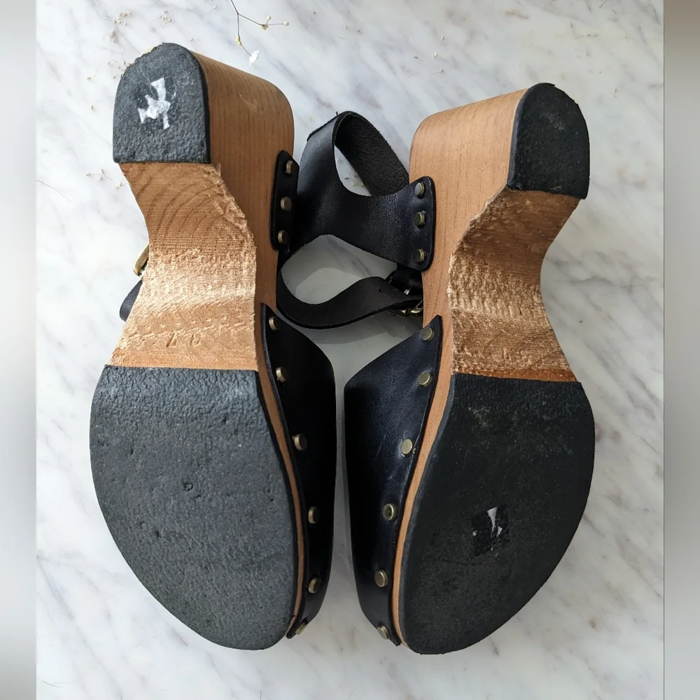 Lisa B Peep Toe Wooden Clog - Picture 8 of 14